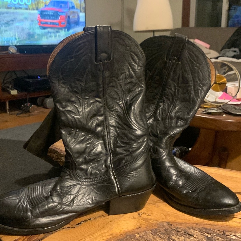 NOCONA MENS BLACK LEATHER COWBOY BOOTS WITH FLAME STITCHING